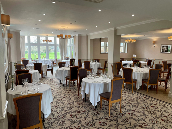 Food & Drinks, Hartsfield Manor, Surrey