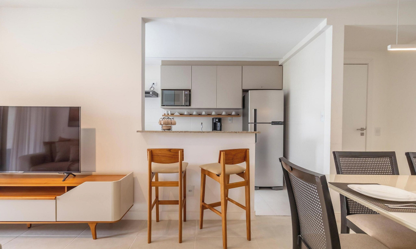 Dining 4, Apt w/ Balcony, BBQ & Pool View Ano0209, Cabo Frio