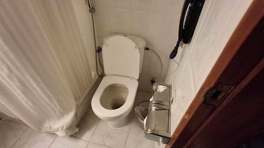 Bathroom 4, Hotel La Vinci, Dhaka