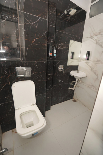 Bathroom 3, Perfectotel, Indore