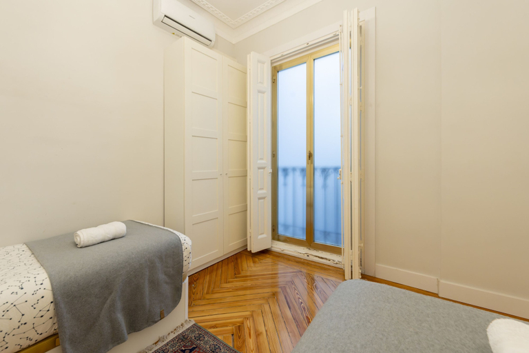 Room 2, M Tol254 Acogedor Piso con Balcones en el Centro, Madrid