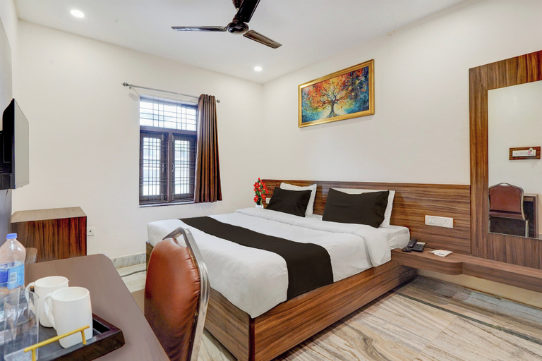 Room 5, OYO Townhouse Prayagraj Railway Station, Kaushambi