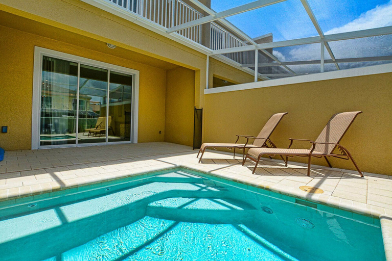 Pool, 3BR Townhouse Near Disney Private Pool, Lake