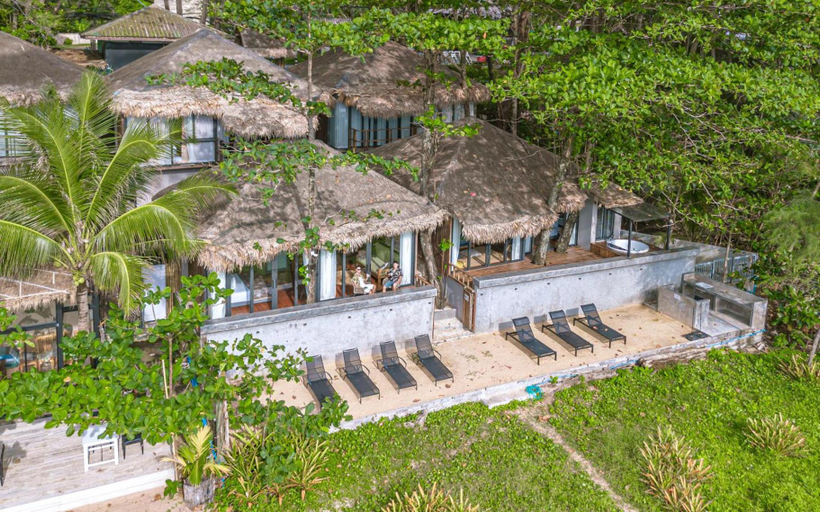 Exterior & Views