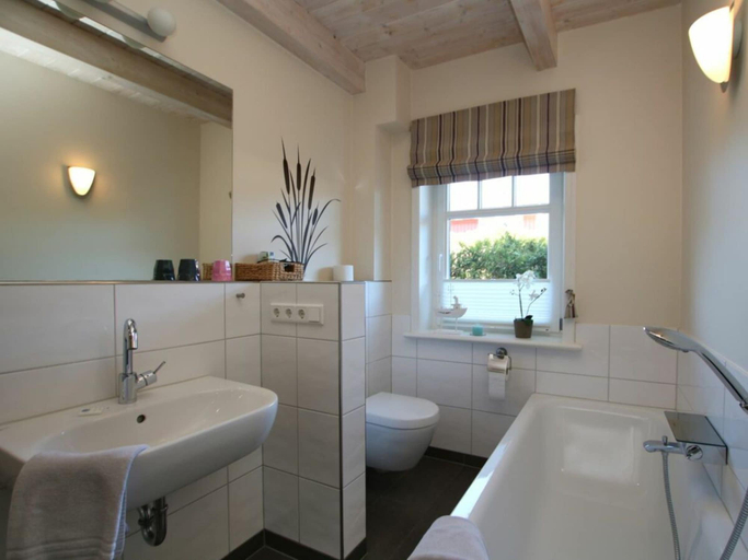 Bathroom 4, Seeschwalbe at Susanne-fischer-weg 49, Nordfriesland