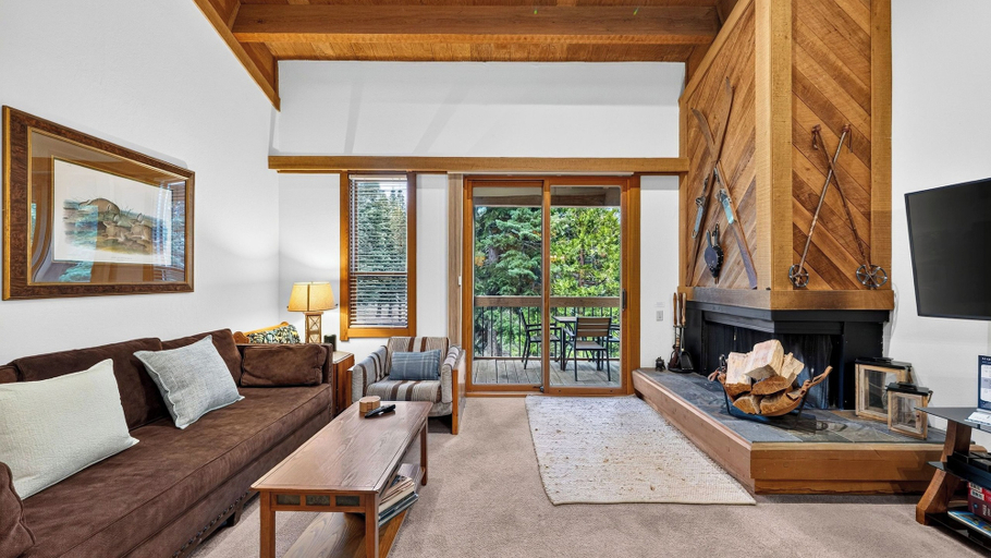 Interior 4, Northstar Pines by Avantstay Pine-view Deck Shared Pool + Spa Steps to Northstar Shuttle, Placer