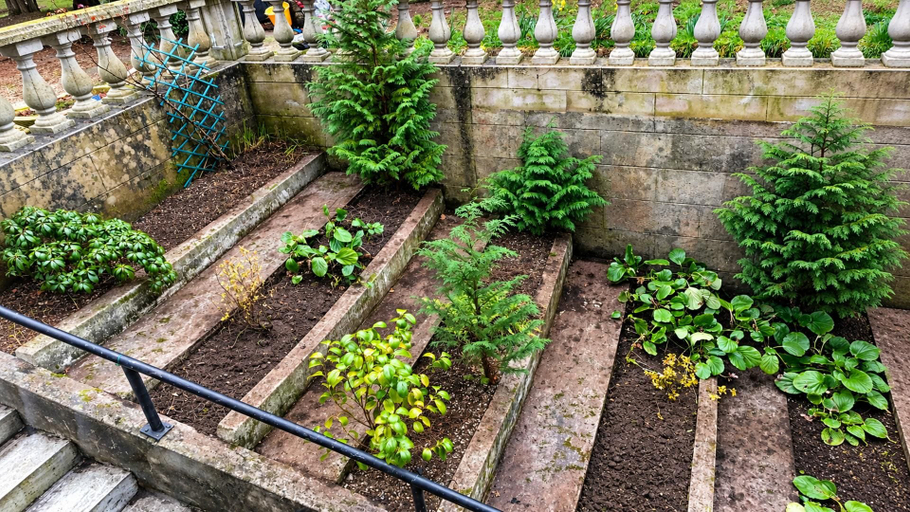 Property grounds 4, Victorian Apt, Sleeps 2-4 With Private Garden, Derry and Strabane