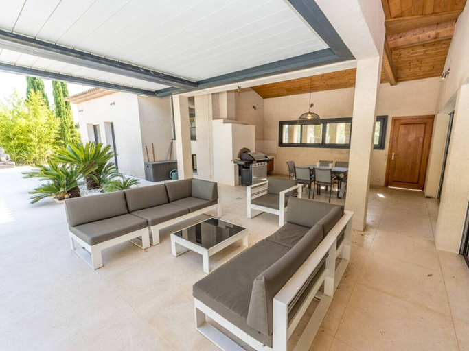 Outdoor dining 2, Holiday Home in Grimaud With Swimming Pool, Var