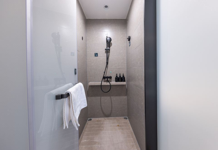 Bathroom 3, Atour Hotel Jinan Huashan Huanyucheng, Jinan
