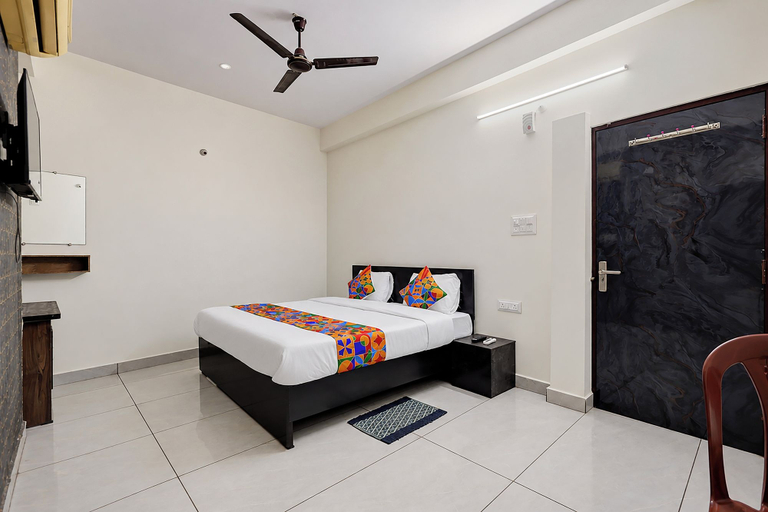 Room 3, FabHotel Golden Cherry, Bhopal