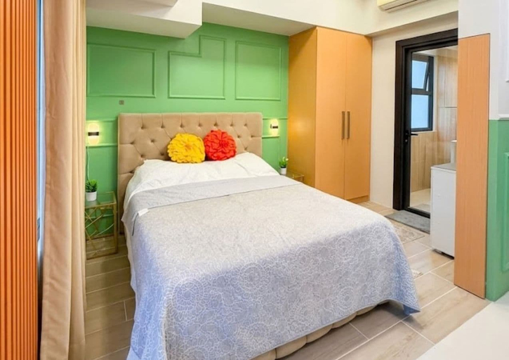 Room 5, COZI Uptown Parksuites, Taguig