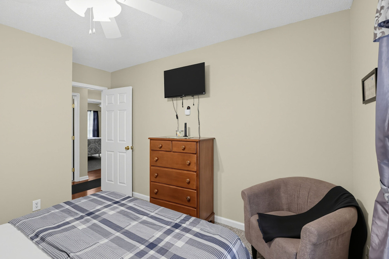 Room 3, Hephzibah Unique Comfortable 4br Retreat For 8 4 Bedroom Home, Richmond