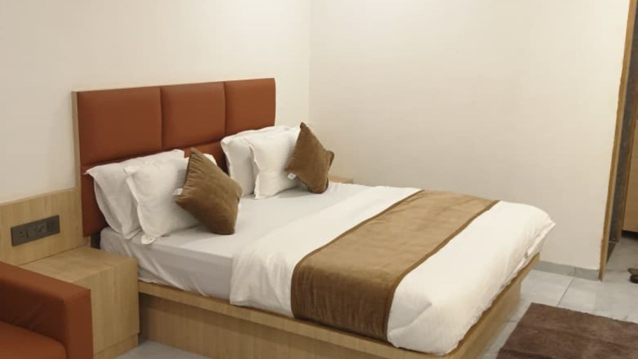 Room 5, Hotel Grand Nilgiri AC Rooms, Anand