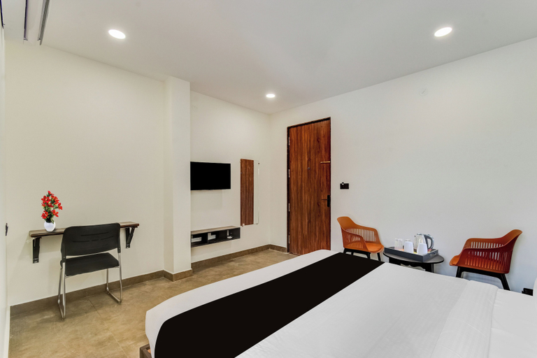 Room 5, Townhouse OAK Owaisi Hospital, Hyderabad