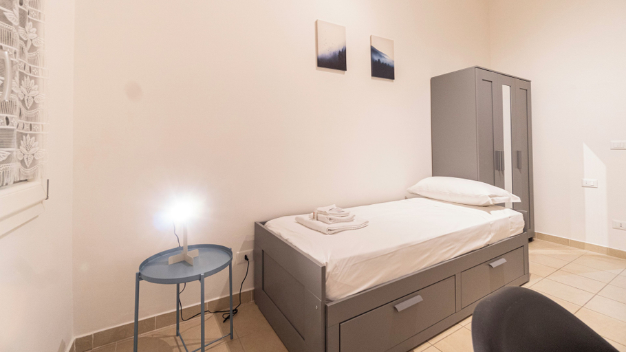 Room 4, Achillini 9, Bologna