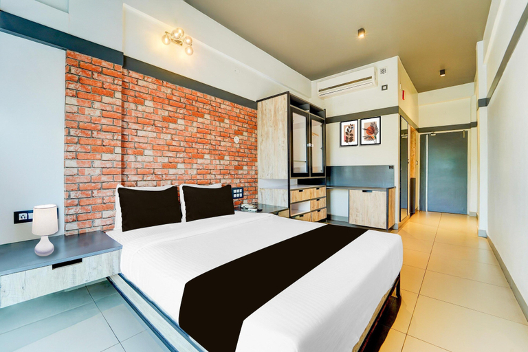Room 4, Super Townhouse Oak Mangalore, Dakshina Kannada