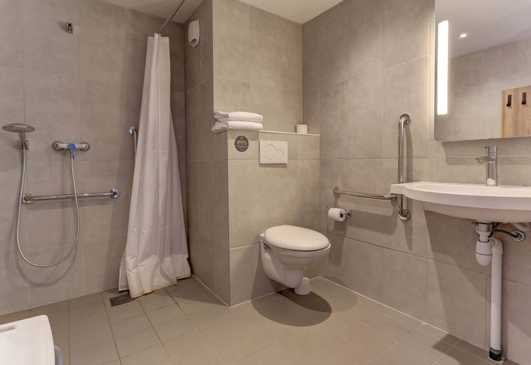 Bathroom 4, B&B HOTEL Epernay, Marne