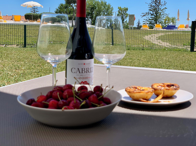 Food & Drinks 4, Charming Apartment with Private Garden & Pool, Loulé