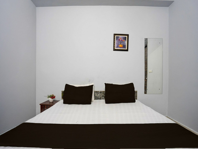 Room 2, Classic With Balcony The Cloud inn Hotel Grand, Gautam Buddha Nagar