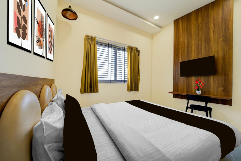 Room 2, Deluxe Vijaya Garden, Madurai