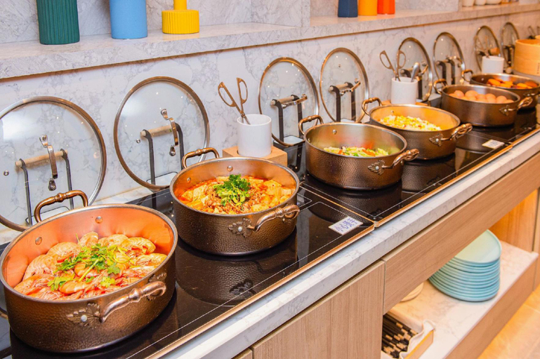 Food & Drinks 5, Hanting Hotel Qingdao Licun Metro Station, Qingdao