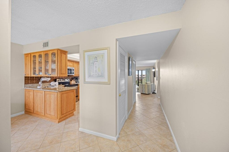 Interior 4, Sandpebble 4a 2 Bedroom Condo, Lee
