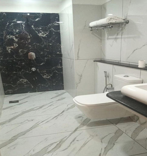 Bathroom, Hotel Chennai Deluxe, Chennai