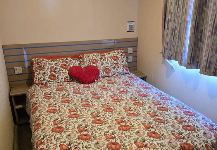 Room 4, 3 Bed- Free Parking, Deck and Chairs, Pet Friendly, Lancashire