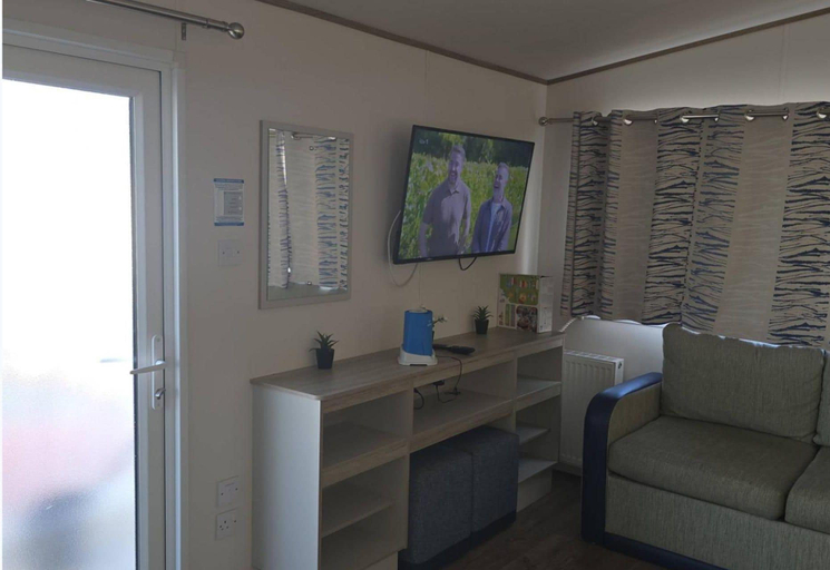 Living area 3, 3 Bed- Free Parking, Deck and Chairs, Pet Friendly, Lancashire