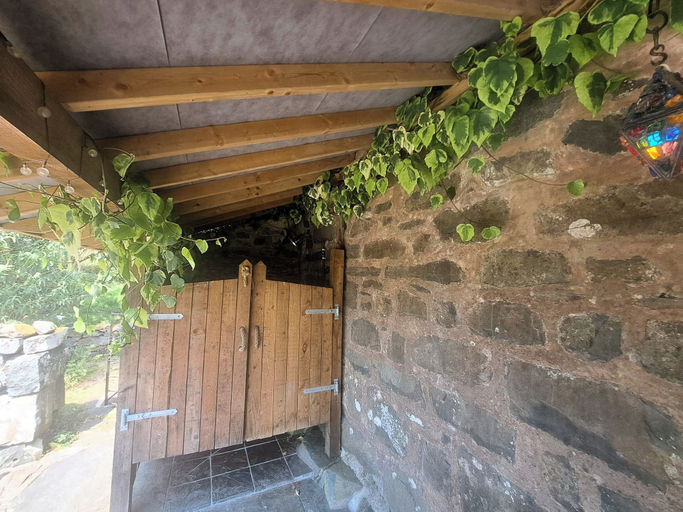 Property grounds, Waen Fechan Mountain Retreat Sleeps 5 With Fire, Gwynedd