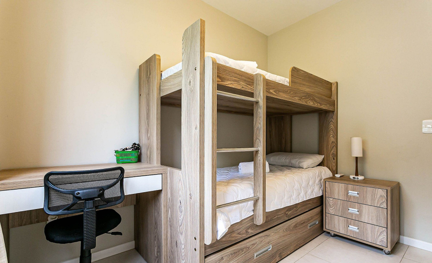 Room 3, Comfortable Apart 400 m From the Beach Idp104, Florianopolis