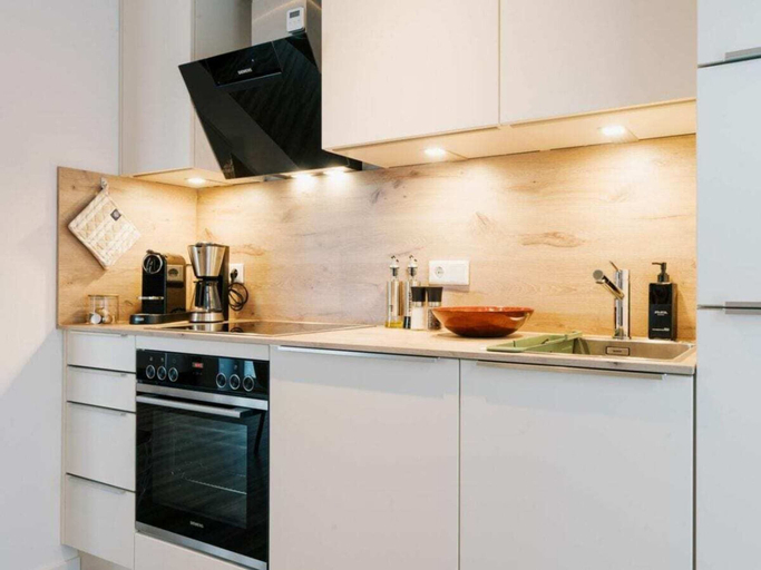 Private kitchen 3, Holiday Apartment in Greetsiel With Wi-fi, Aurich