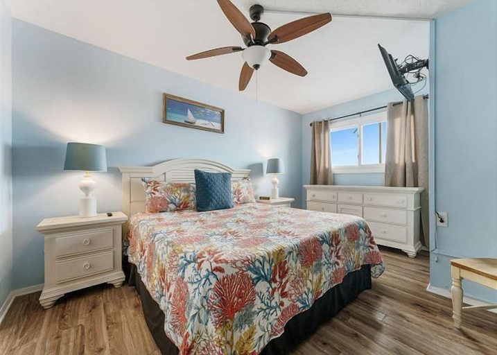 Bedroom 2, The Summit 1028, Bay