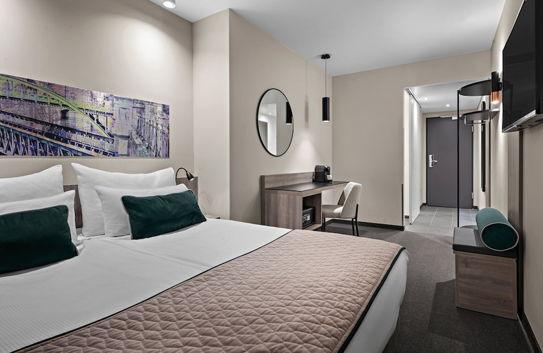 Bedroom 2, Leonardo Hotel Vienna City West, Wien