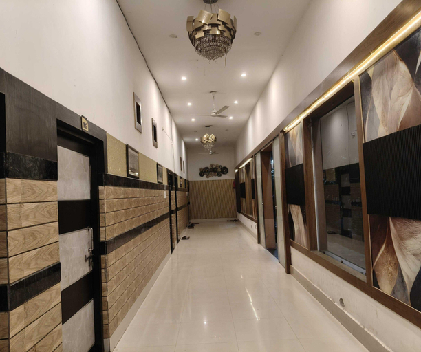 Interior 2, Deluxe Room Vaikunth Radhika Farm, Mathura