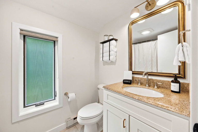 Room 3, Gilford Lake Retreat 5-min Walk to Beach Pool, Belknap
