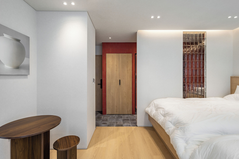 Room 5, 88 by James, Dong-daemun