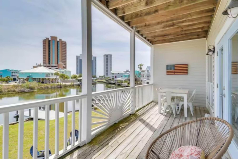 Outdoor dining 2, The Jungle House in Gulf Shores, Baldwin