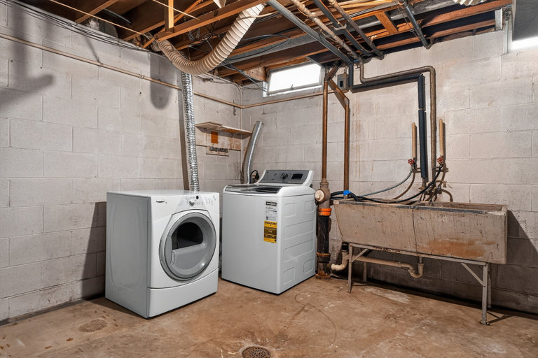 Interior 3, A Quiet Escape Minutes From Downtown Milwaukee 3 Bedroom Duplex, Milwaukee