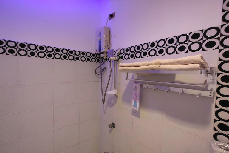 Bathroom 5, Bergamo Hotel Lingayen, Lingayen