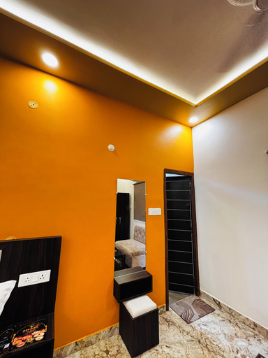 Interior, Shree Shubhgiri Inn, Faizabad