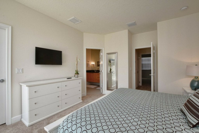 Room 5, 3BR Townhouse Near Disney Private Pool, Lake