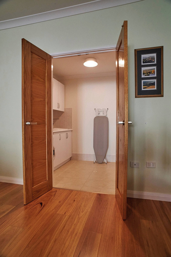 Interior 4, Southern Edge Accommodation Unit 5, Albany