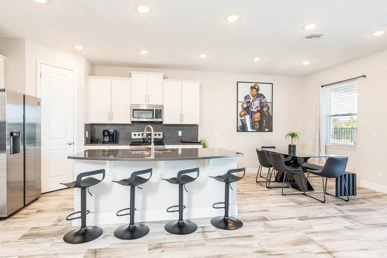 Private kitchen 2, Encore Villa: Pop Culture, Pool, Near Disney, Osceola