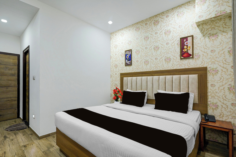 Room 4, Townhouse JSS University RR Nagar, Bangalore