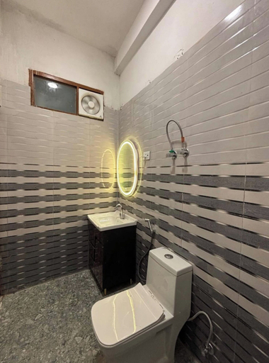Bathroom 4, Hotel Prime Stay, Gautam Buddha Nagar