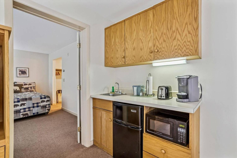 Others 5, Cedarbrook Junior Suite 11416, Windsor