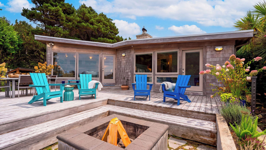 Interior 5, The Grey Piper by Avantstay Ocean Views + Fire Pit + BBQ Walk to Beach, Clatsop