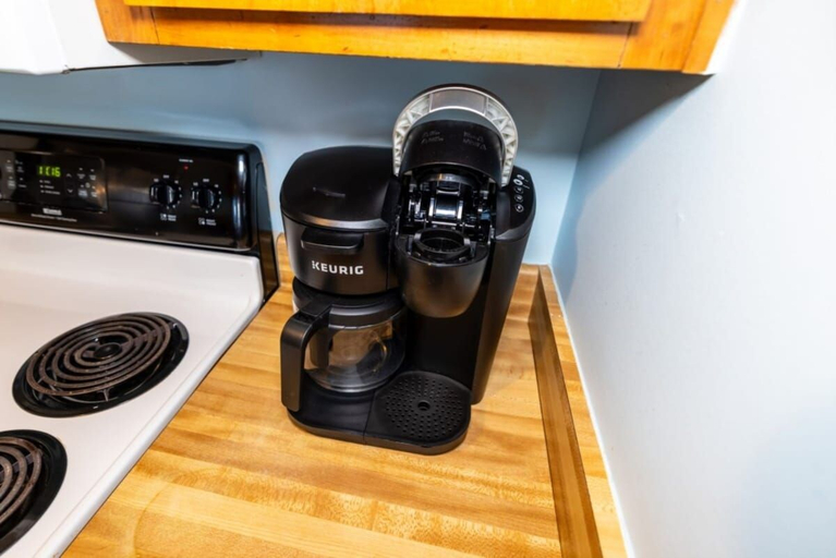Coffee and/or coffee maker, Beachfront Condo Pool Sleeps 6, Nassau