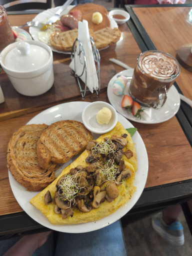 Breakfast meal, 518 RENT, Andrés Ibáñez